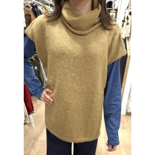 PULL SANS MANCHES COL ROULÉ